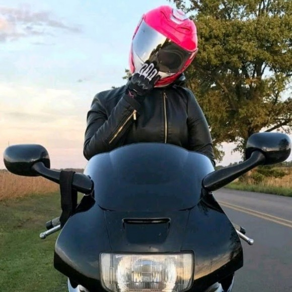 Meet your Posher, Carie - Picture 1 of 1